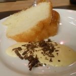 Babà classico napoletano con salsa al rum e scaglie di cioccolato abbinato all'Amaro Teggiano - Trattoria Medina, Napoli - Festa Cuochino d'Oro