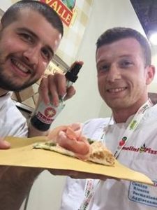 2016 - Angelo Rumolo e Antonio Langone con la Pizza dell'Amaro Teggiano al Cibus di Parma