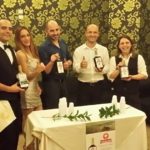Teggiano: Enzo Sorbo e Vincenza Tropiano con lo staff del "Ristorante Romantica" durante il "Gangone Day" la festa degli Americani di Teggiano - Luglio 2015