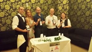 2015 - Enzo e Vincenza con parte dello staff del Ristorante Romantica