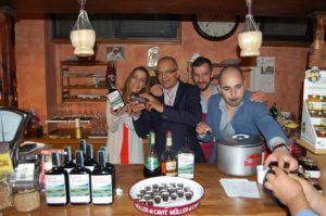 2015 - Isidoro Bokambanza prepara il "Cocktail Teggiano"