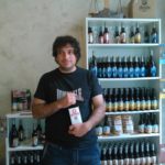 Salerno: Amaro Teggiano all'Arechi Birra Shop. Nella foto il proprietario Americo Galdi con l'Amaro Teggiano - Giugno 2016